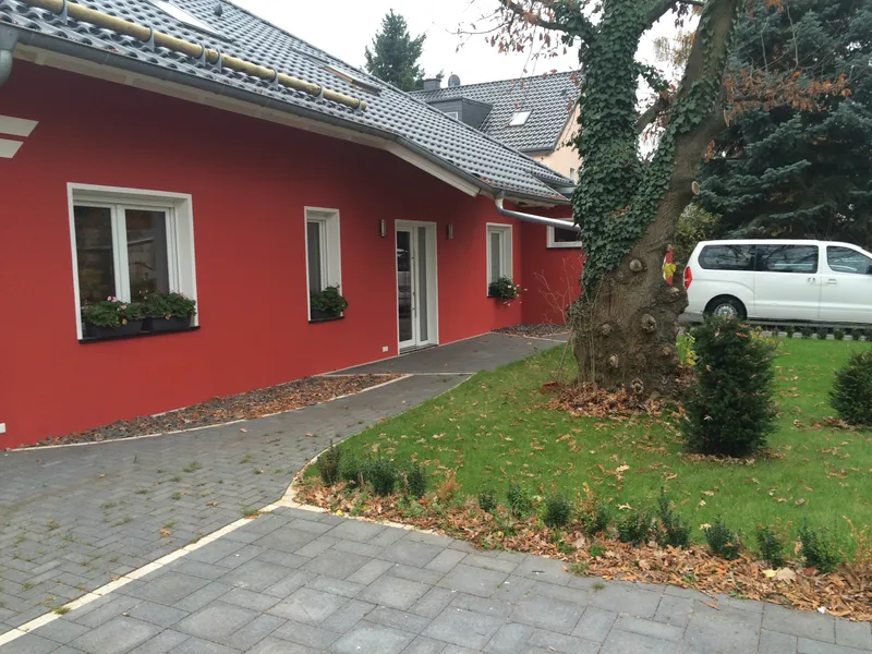 Exklusive, geräumige und vollständig renovierte 2-Zimmer-Wohnung mit Einbauküche in Berlin — photo 1